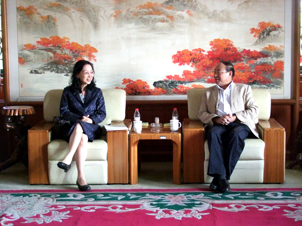 王院长会见台湾客人.jpg