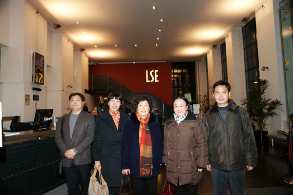 2_代表团参观伦敦政治经济学院.jpg